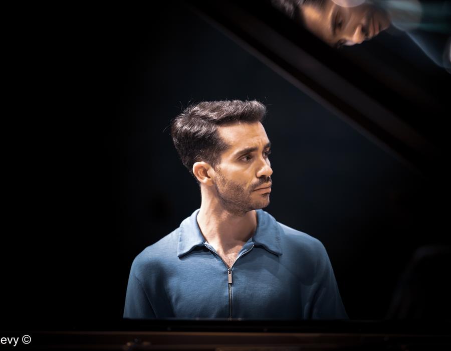 Juan Pérez Floristán, piano
