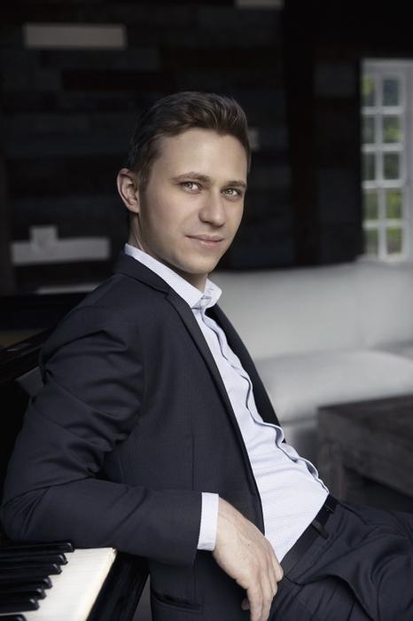 Dmytro Choni, piano
