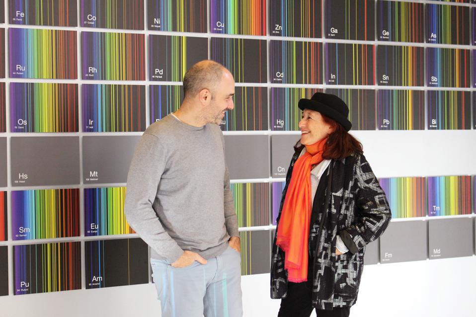Eugènia Balcells i Juan de la Rubia a l'exposició "La llum dels elements"