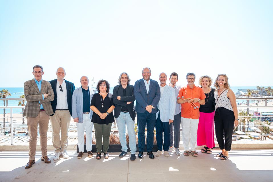 Foto de família Clàssica a la Platja 2025 (c) Sergi Panizo
