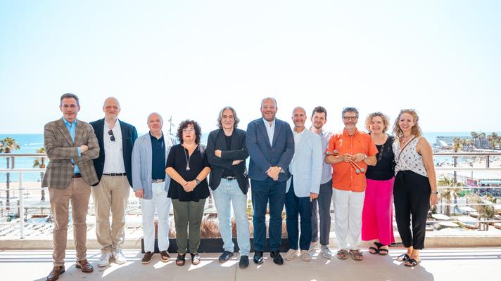 Foto de família Clàssica a la Platja 2025 (c) Sergi Panizo