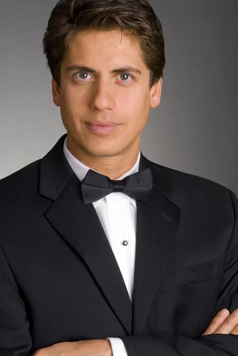Francisco J. Núñez, director