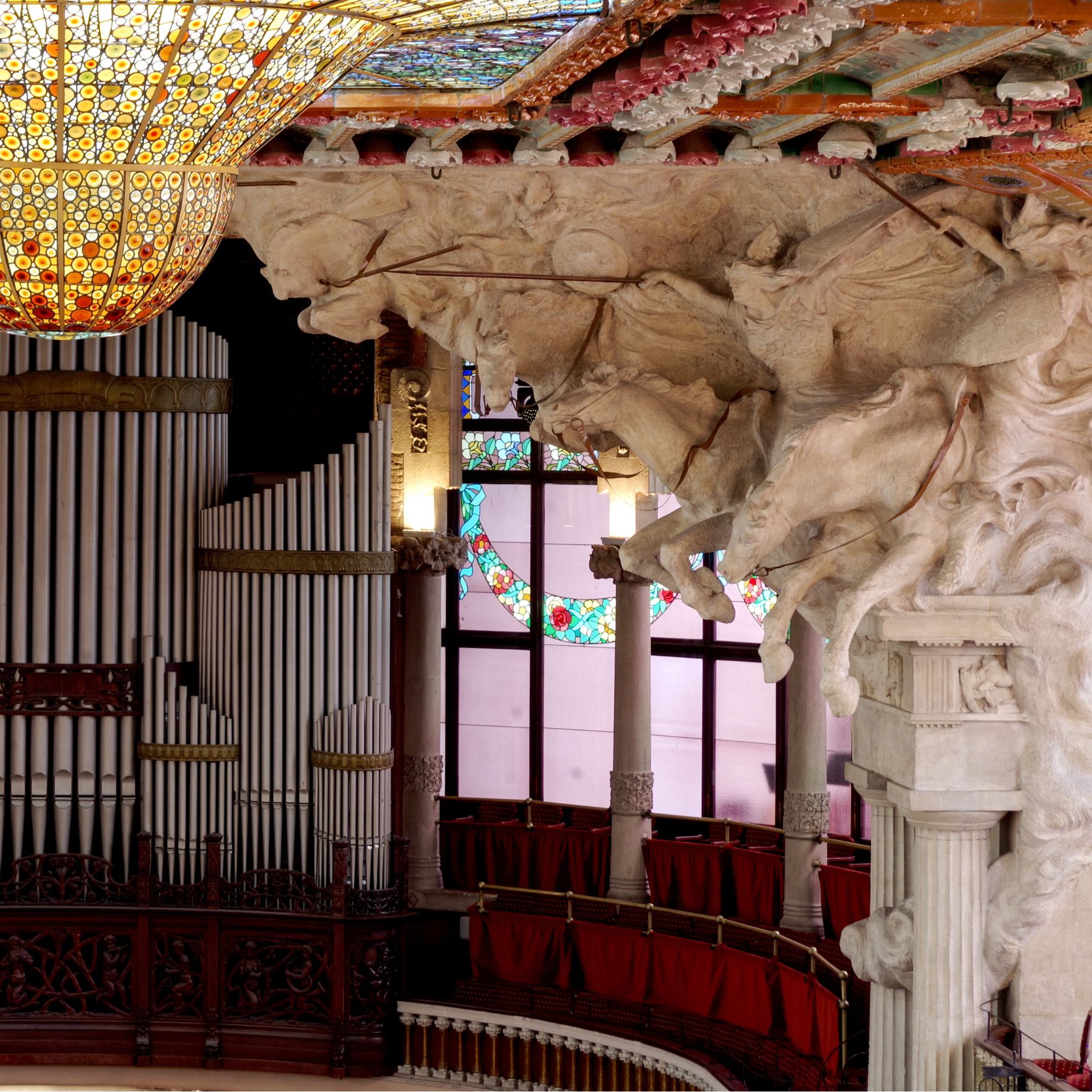 Detall valquiria i flors maig - escenari Palau de la Música Catalana (1)