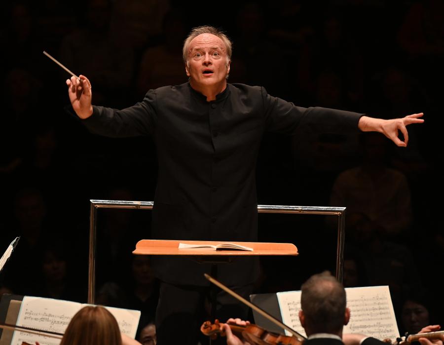 Gianandrea Noseda, director