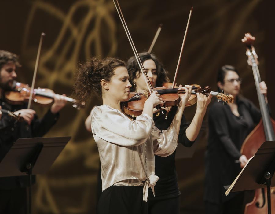 Lorenza Borrani, concertino directora
