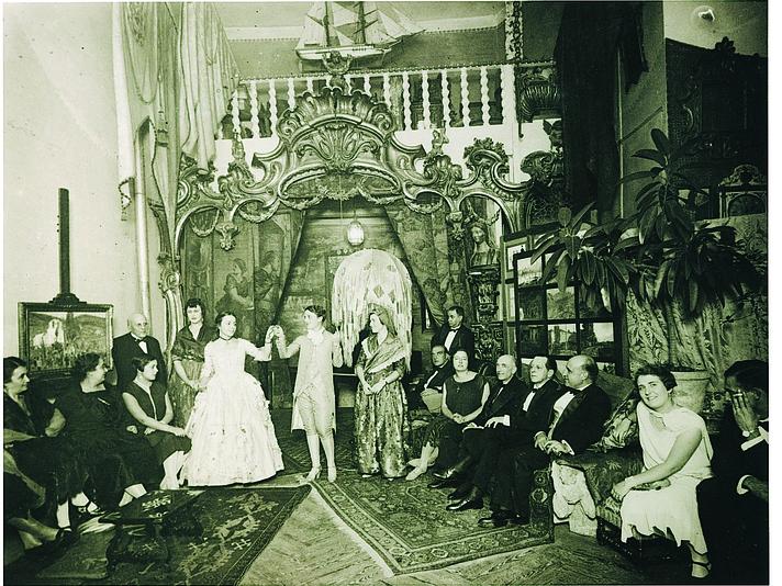 Manuel de Falla a l’estudi del pintor Oleguer Junyent l’any 1926 ©Archivo Manuel de Falla